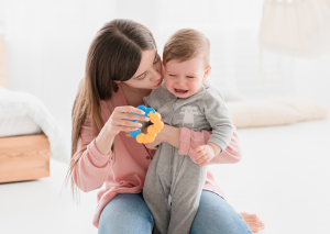 diş çıkaran bebeklerde kulak ağrısına ne iyi gelir